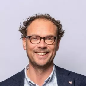 ★EU_Tom van der Dussen_Biography_SK2024
